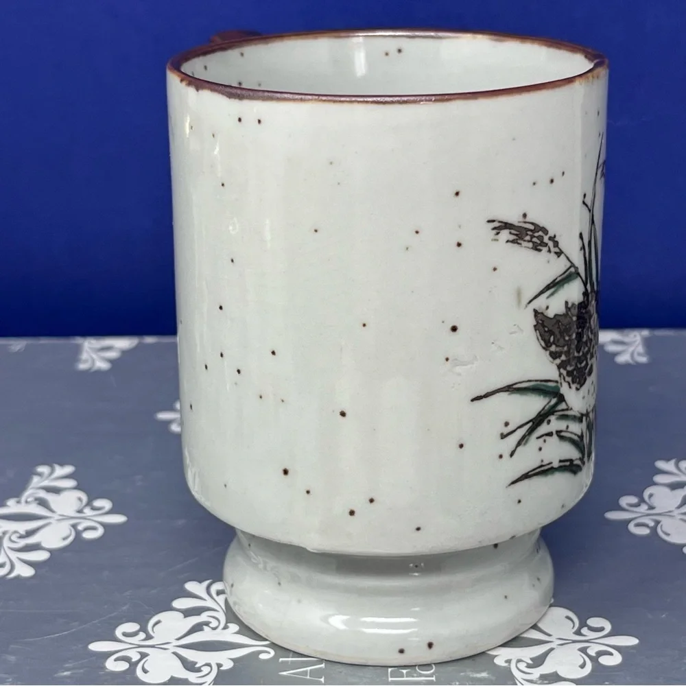 Ceramic Speckled Shorebird D handle Pedestal Mug Japan
